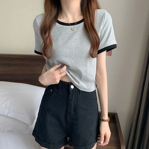 Women's short-sleeved T-shirt with contrasting color and light cotton fabric