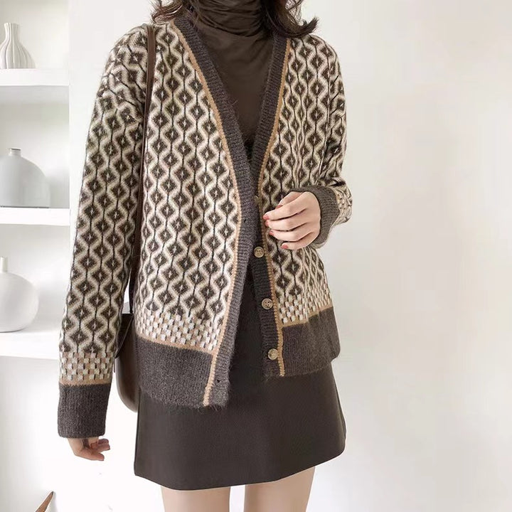 Kvinne elegant cardigan med geometrisk mønster og knappdetaljer Skjora