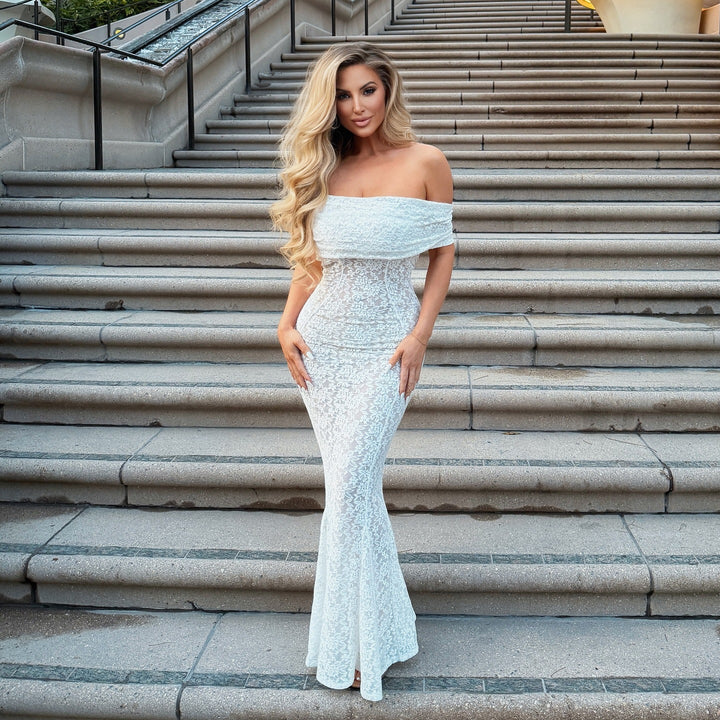 Dame Forførende blonde maxikjole med off-shoulder design Skjora