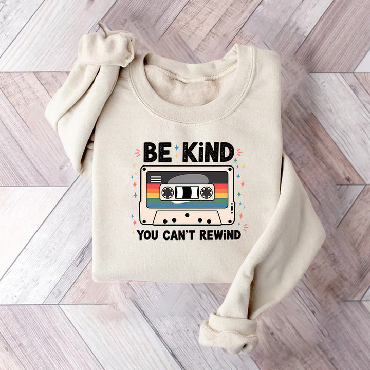 Kvinnegenser med vintage kassettdesign og inspirerende skrifttype Skjora