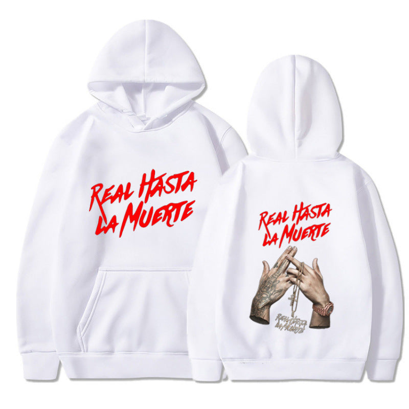 Dame hoodie med iøynefallende skrift i urban stil Skjora