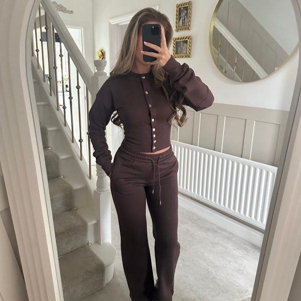 Kvinners komfortable strikket loungewear-sett med knappestolpe Skjora