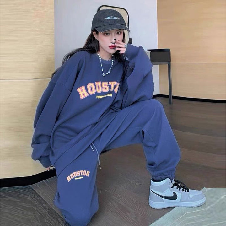 Kvinnens komfortable oversized sweatshirt-bukse kombinasjon Skjora