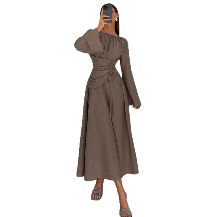 Kvinnes Elegant Maxi Kjole med Side Volang og Sofistikert Drapering