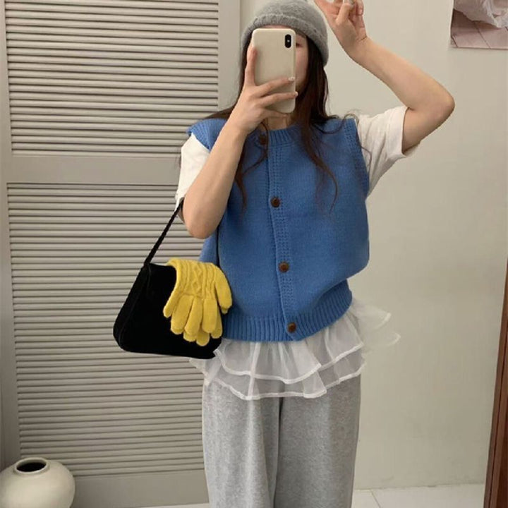 Kvinnes strikket vest med knapplukking og moderne snitt Skjora