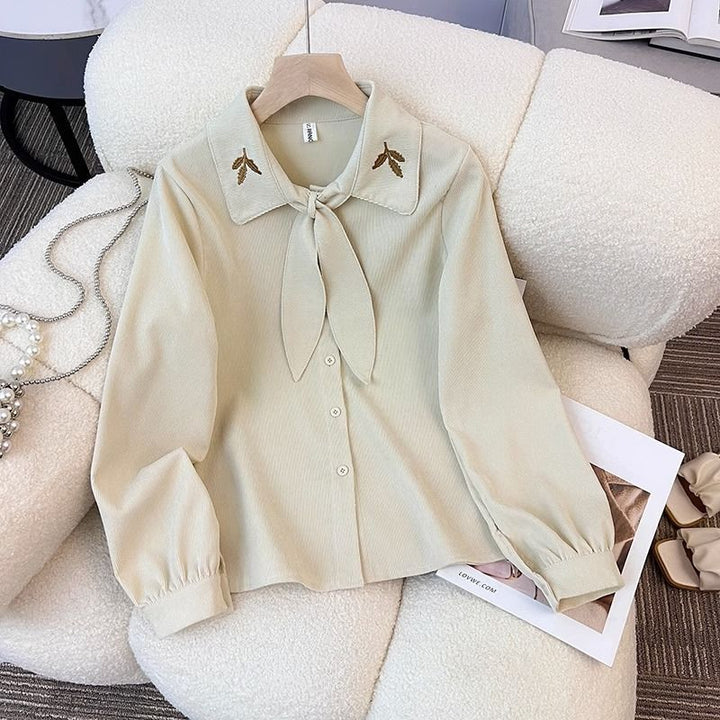 Kvinnes elegant bluse med sløyfe krage Skjora