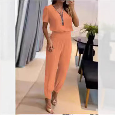 Damer Løs jumpsuit med elegant V-hals og perfekt passform Skjora