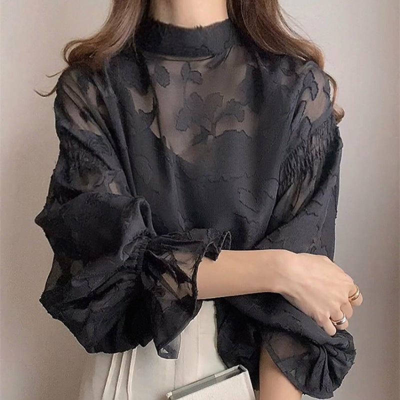 Elegant kvinnebluse med blomstermønster og volumøse ermer Skjora