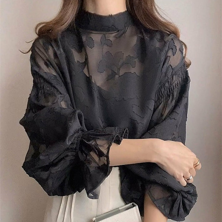 Elegant kvinnebluse med blomstermønster og volumøse ermer Skjora