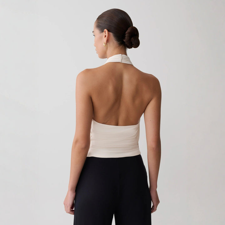 Dame Elegant Halterneck-top med flytende stoff og dyp utringning Skjora