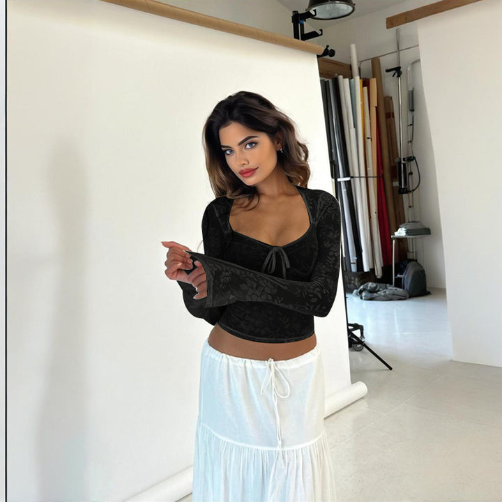 Women's form-fitting peasant blouse with long sleeves and sweetheart neckline Skjora
