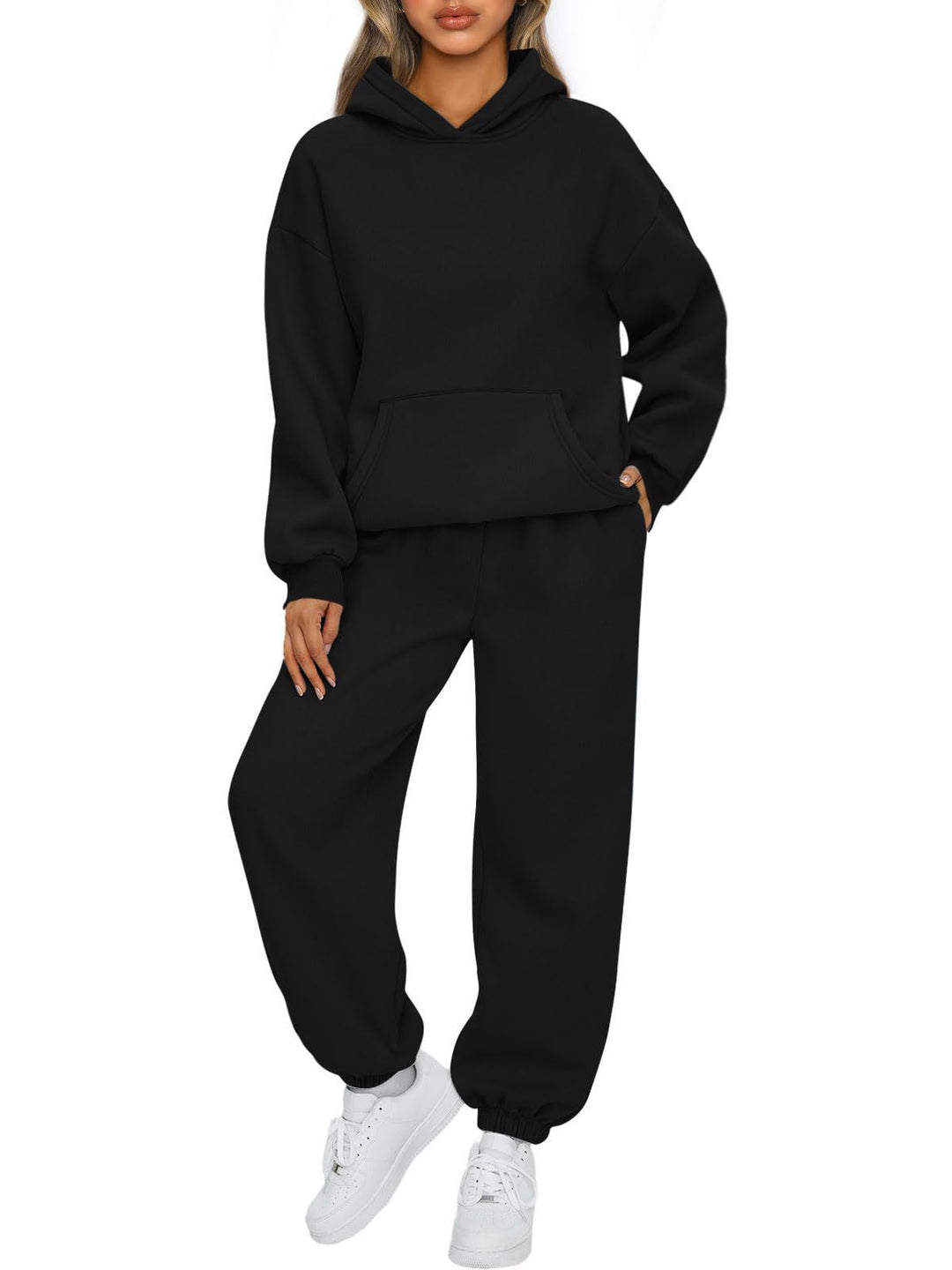 Dame Komfortabel Hettegensere Suit Laget av Mykt Sweatstoff Skjora