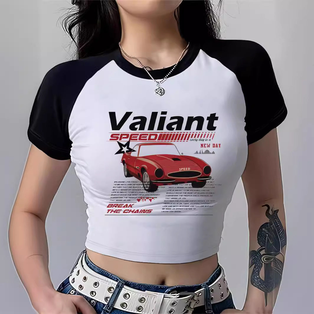 Dame Cropped T-skjorte med iøynefallende trykkdesign Skjora