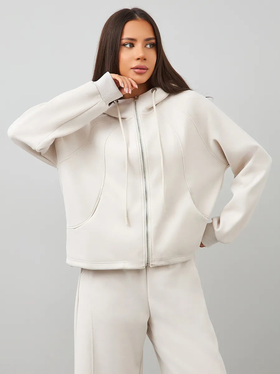 Dame casual hettejakke laget av myk fleece med praktiske lommer og elegant glidelås Skjora
