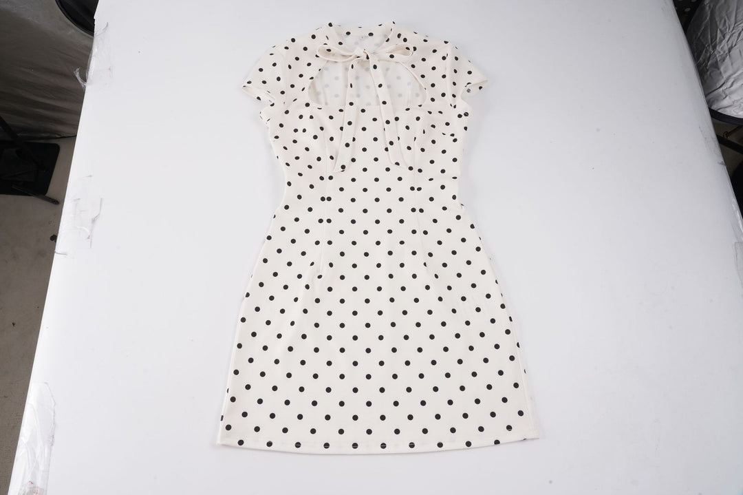Dame Polka-Dots Minikjole med moderne krage og leken sløyfedetalj Skjora