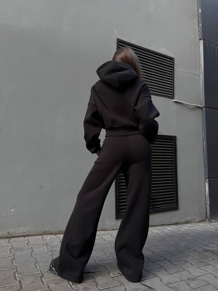 Damer casual cropped hoodie og vid skjæring joggers sett Skjora