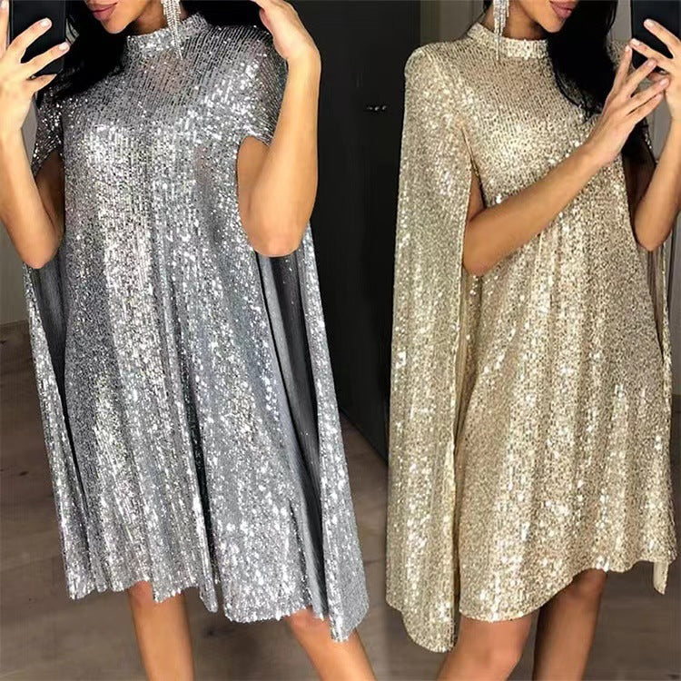Kvinnens elegante glitrende kveldskjole med en bred skjæring og funklende utseende