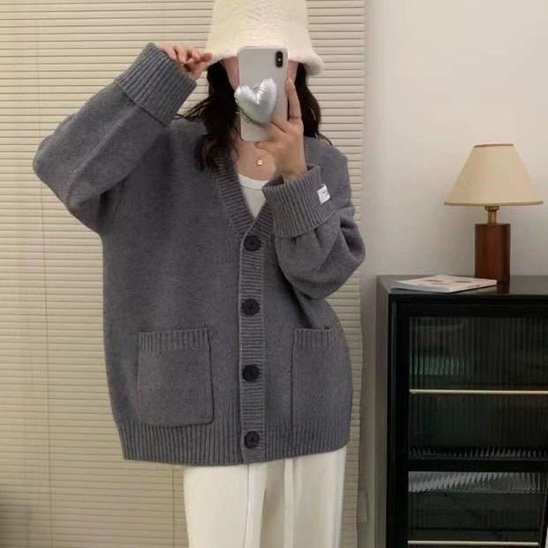 Damenes uformelle oversized cardigan med store lommer og knappdetaljer Skjora