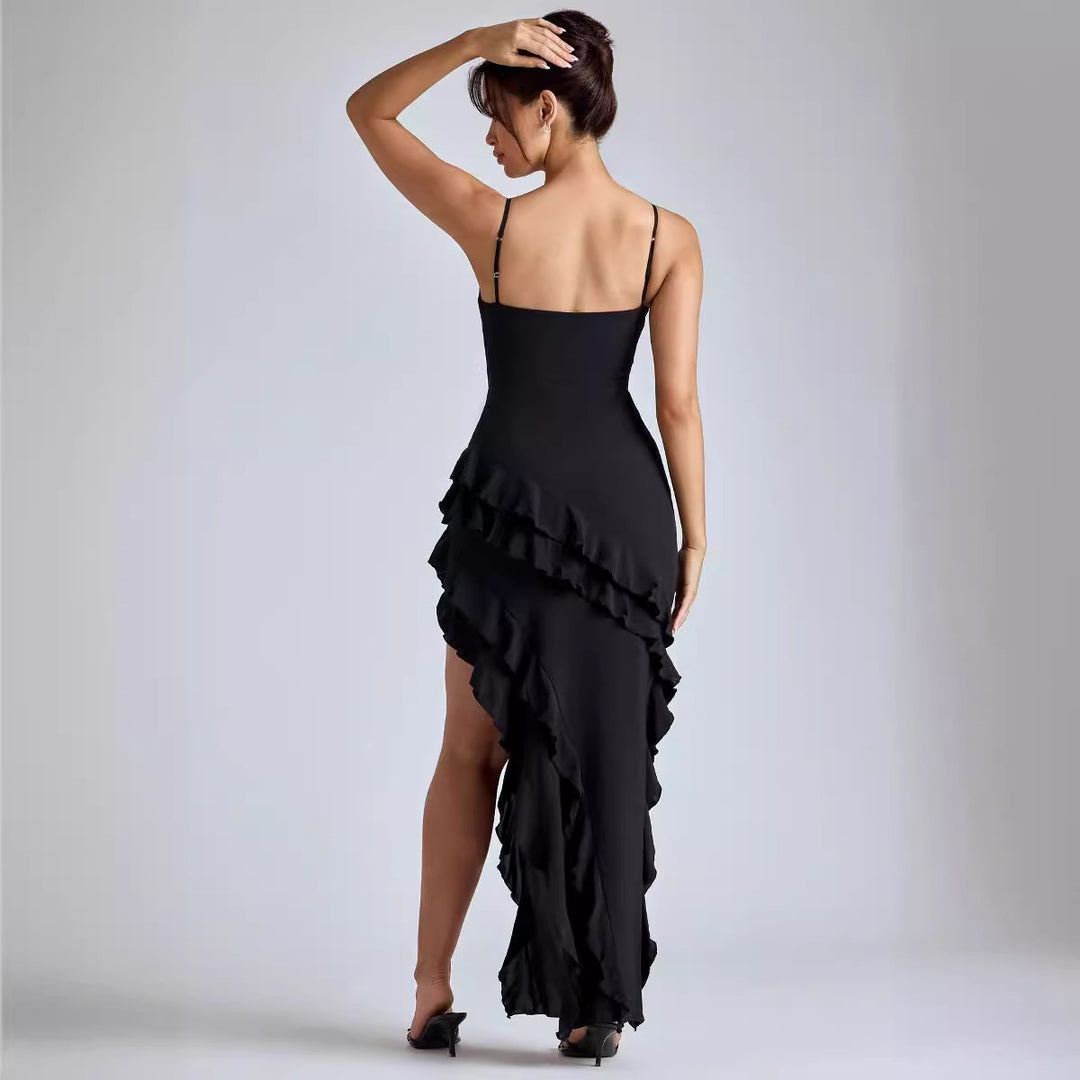 Dames Elegant Maxi Kjole med Voluminøse Volangdetaljer og Sexy Splitt