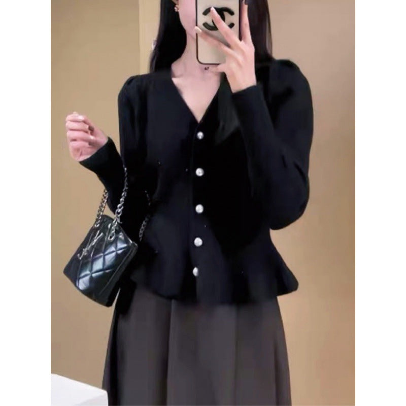 Dame cardigan med dekorative knapper og elegant snitt Skjora