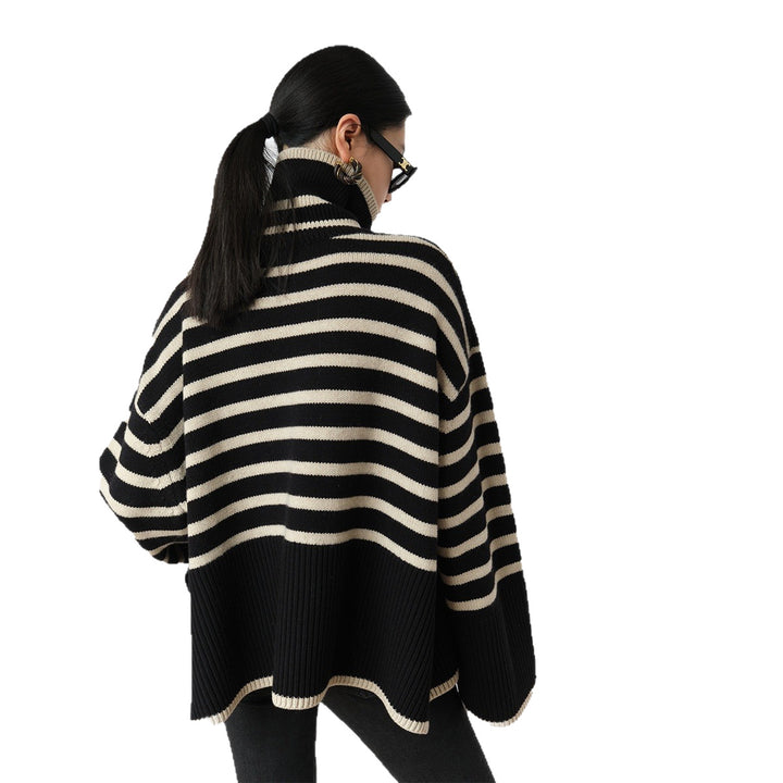 Kvinnes chunky strikket turtleneck genser med maritim stripemønster og avslappet snitt Skjora