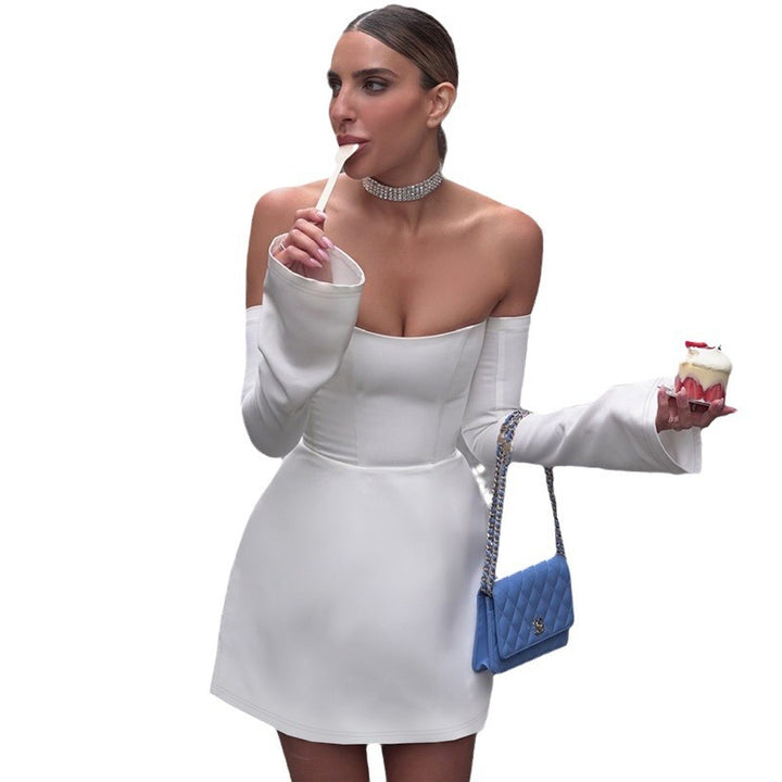 Damer Elegant Mini-Kjole med Off-Shoulder-design og vide ermer Skjora