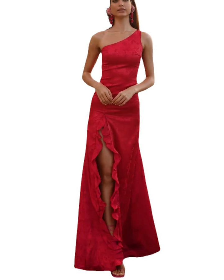 Kvinne Elegant Maxi Kjole med Asymmetrisk Snitt og Volang Detaljer Skjora