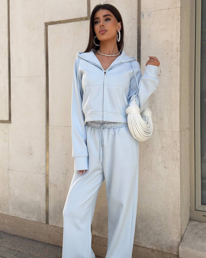 Kvinnelig sporty fritidsdress med kort jakke og bred midje Skjora