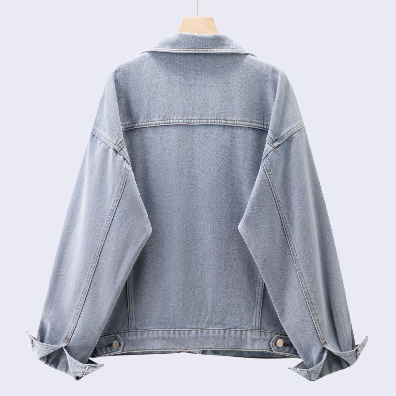 Dame fritids denimjakke i moderne oversized skjæring med brystlommer Skjora