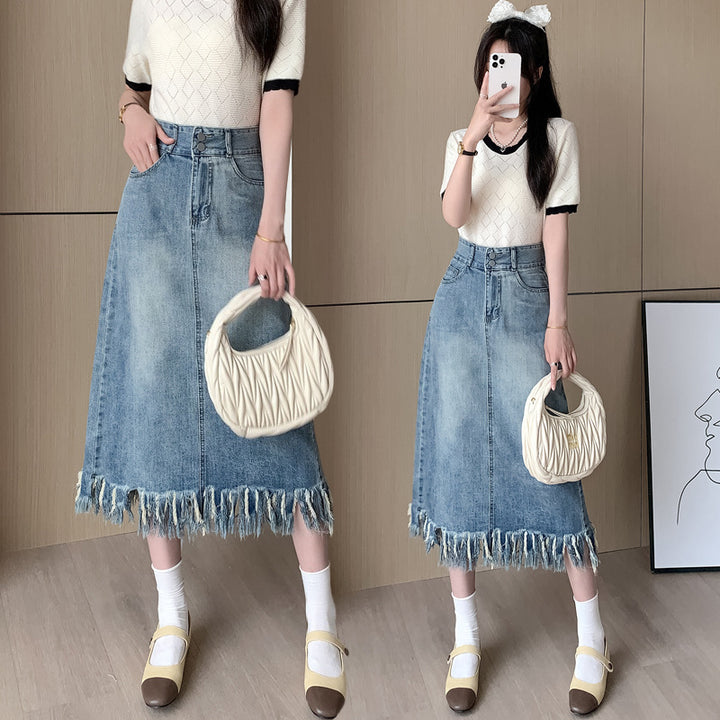 Kvinnens denim midi skjørt med frynset kant Skjora