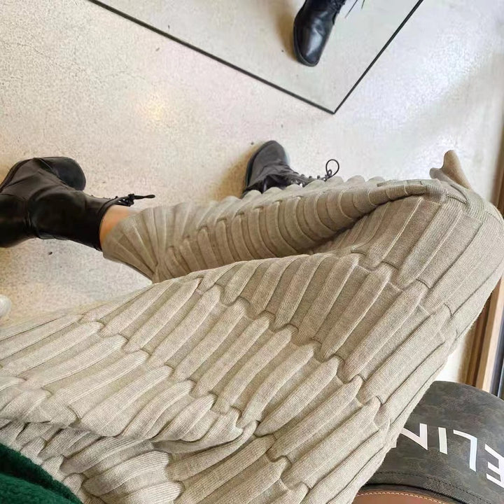 Kvinnelige strikkede bukser med et teksturert design og vid skjæring Skjora