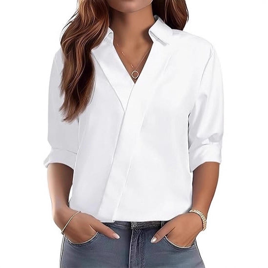 Kvinnes elegant V-hals bluse med teksturert design Skjora