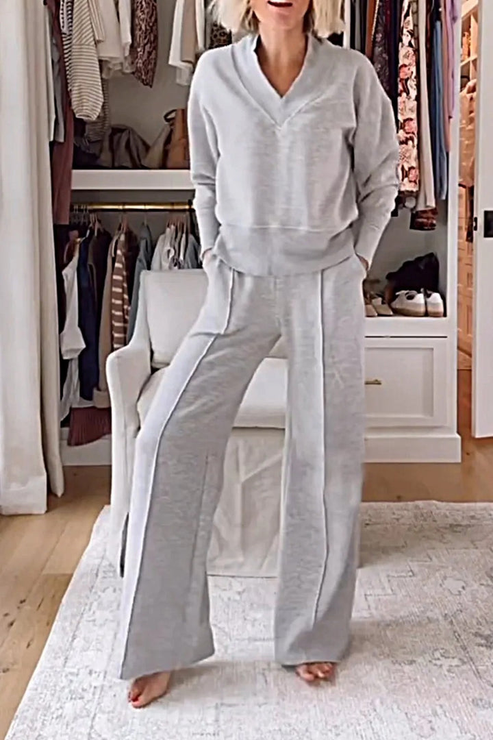 Kvinnenes komfortable loungewear-sett med V-hals og løs passform Skjora