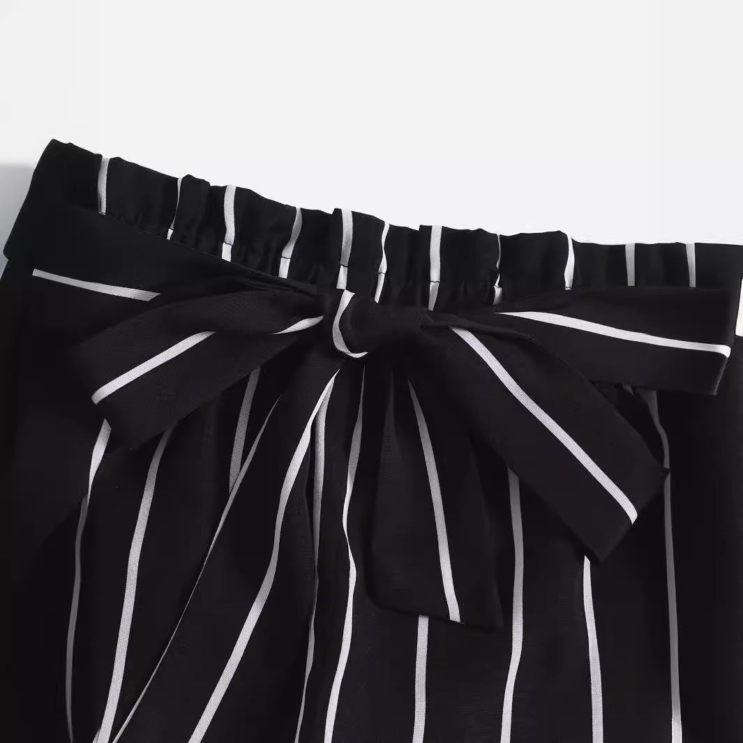 Damer stripete fritidsshorts med elastisk midje og bindebelte Skjora