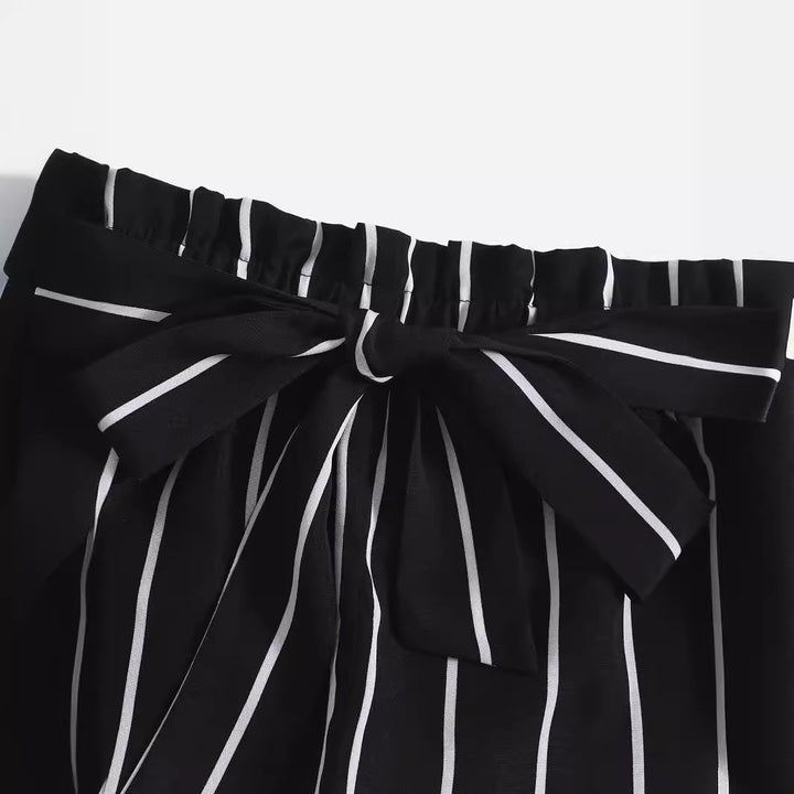 Damer stripete fritidsshorts med elastisk midje og bindebelte Skjora