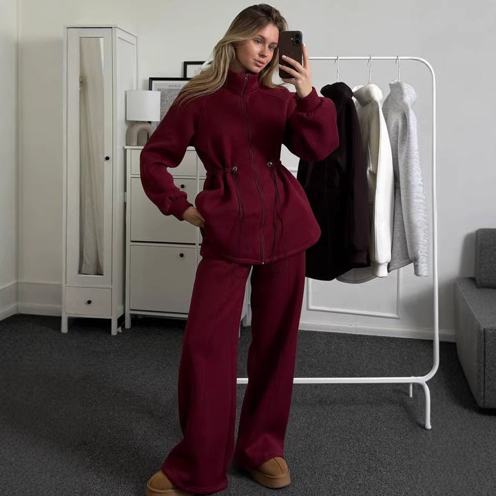 Kvinne fleece sportsdrakt med innovativ snor design og høy krage