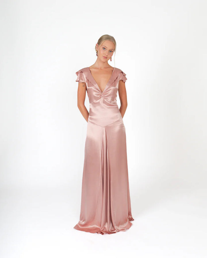 Damer Elegant og flytende Satin- jumpsuit Skjora