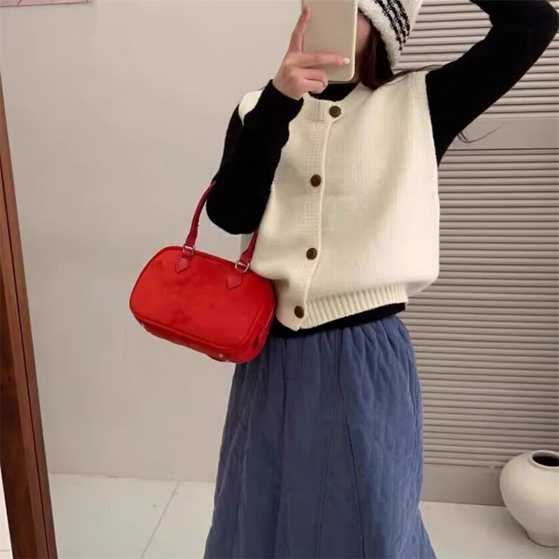 Dame strikket vest med knappedesign og avslappet snitt Skjora