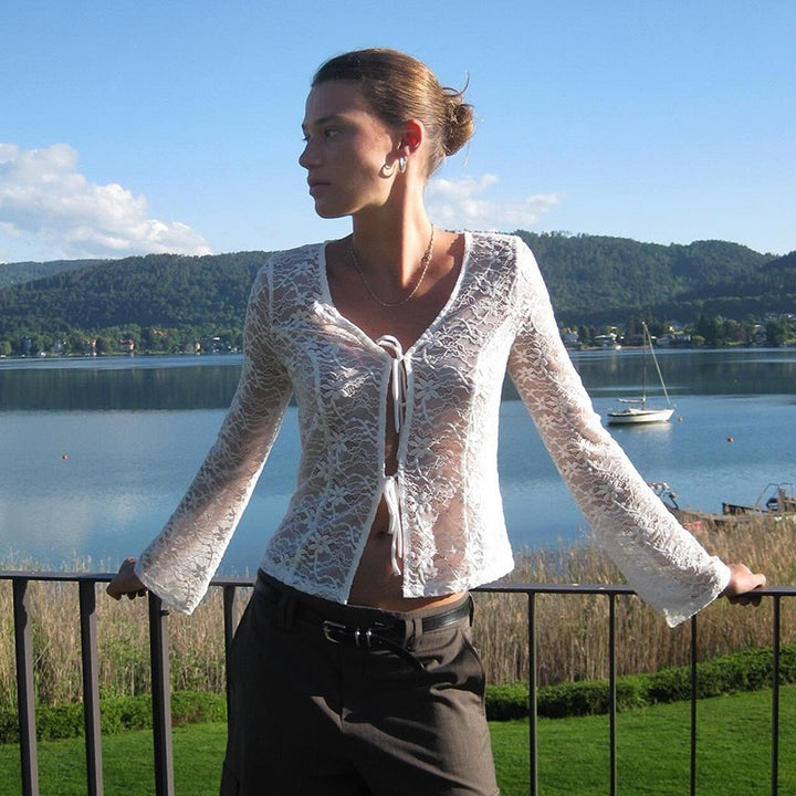 Dame spissbluse med elegant snøring Skjora