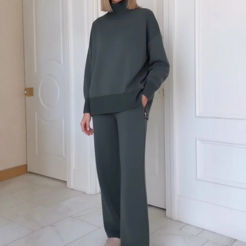 Kvinnelig komfortabel strikket loungewear-sett med høye halsgenser og vide bukser Skjora