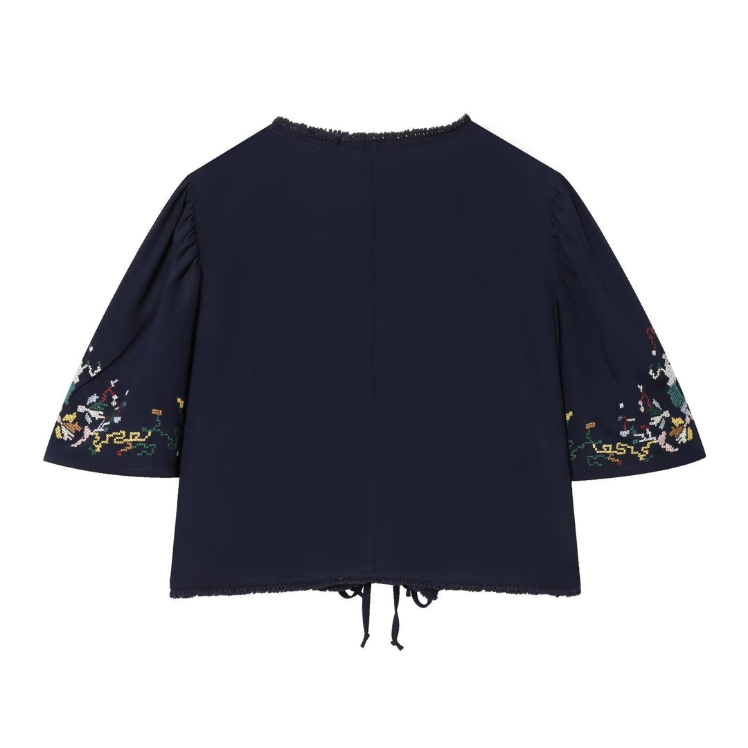 Damer kort bluse med plass til elegante bånd Skjora
