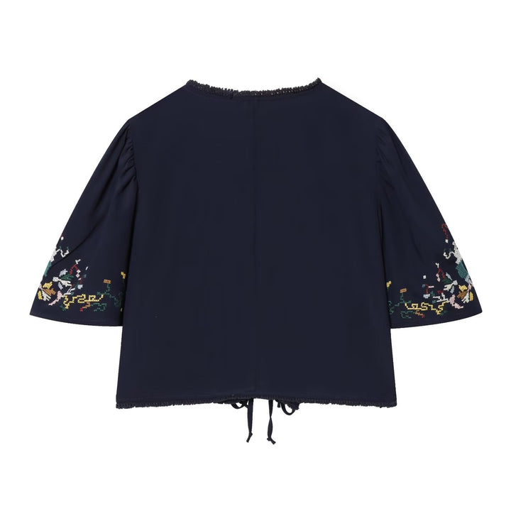 Damer kort bluse med plass til elegante bånd Skjora