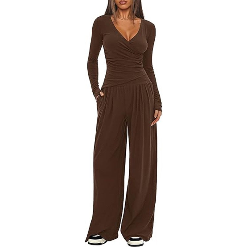 Dame avslappet jumpsuit med omslagsdesign og vid ben Skjora