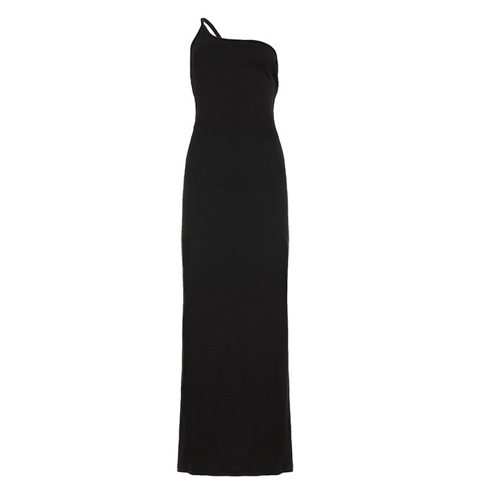 Dame Maxikjole med moderne asymmetrisk snitt og elegant spaghetti stropp-design Skjora