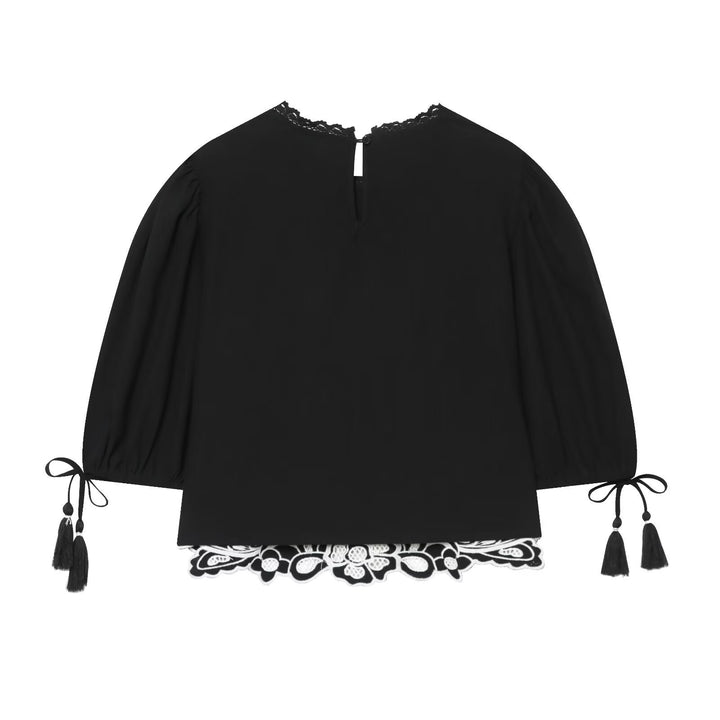 Damebluse med floral blonde og volangermedler Skjora