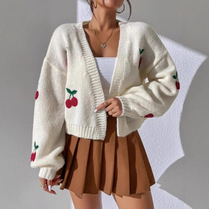 Kvinnens cardigan med blomsterkløver mønster Skjora