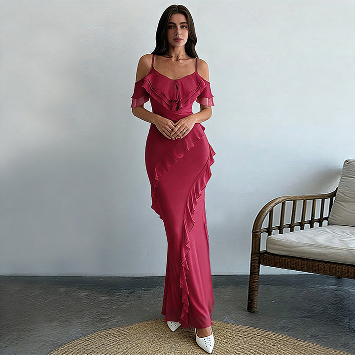 Kvinnes elegant maxi kjole med asymmetrisk volangdesign