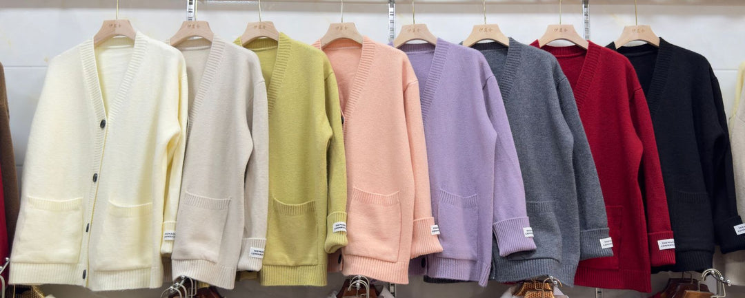 Damenes uformelle oversized cardigan med store lommer og knappdetaljer Skjora
