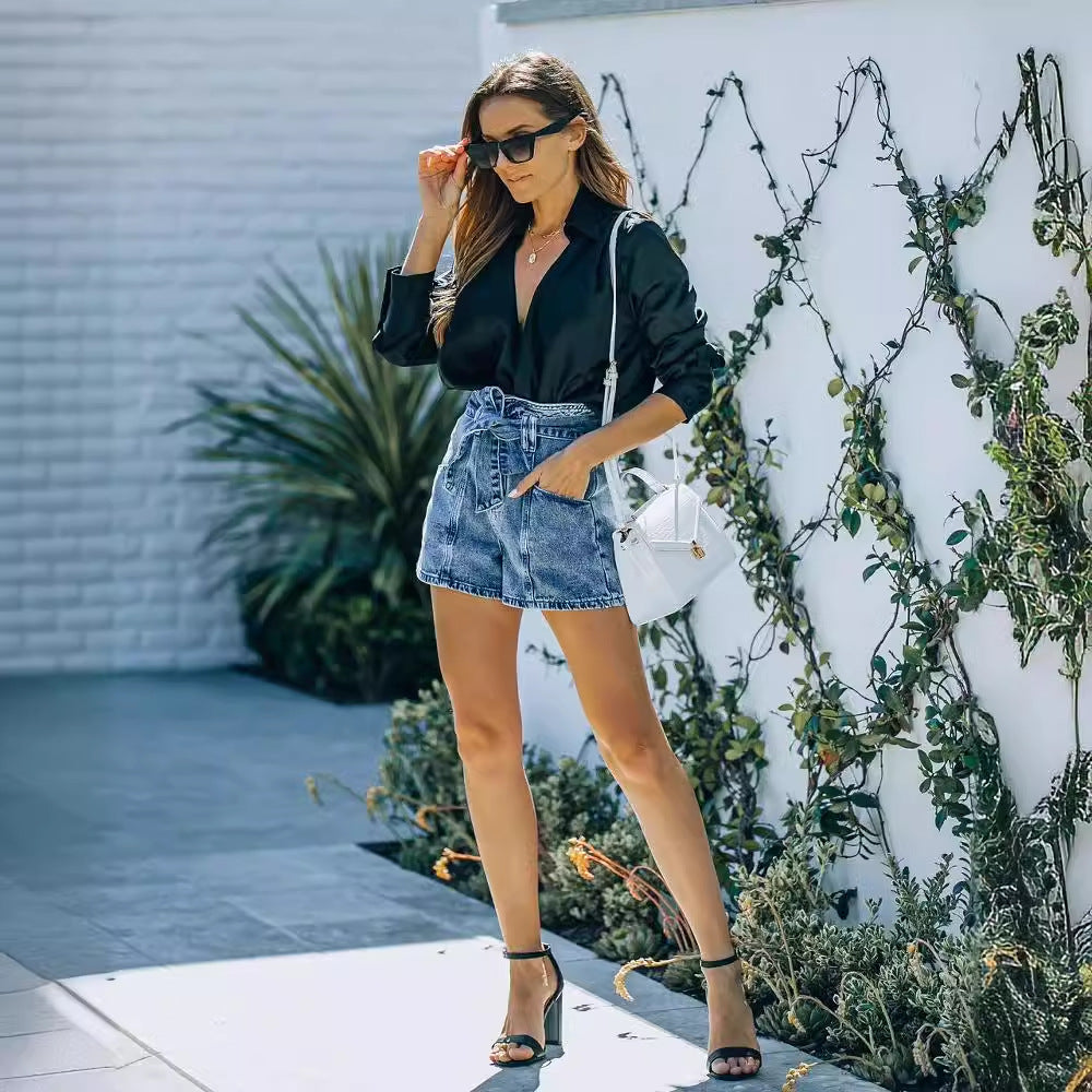 Kvinne denim shorts med høy midje og belte