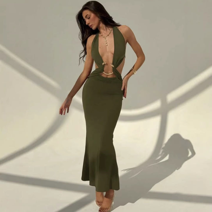 Dame Maxi-kjole med forførende halterneck og elegante cut-out-detaljer Skjora